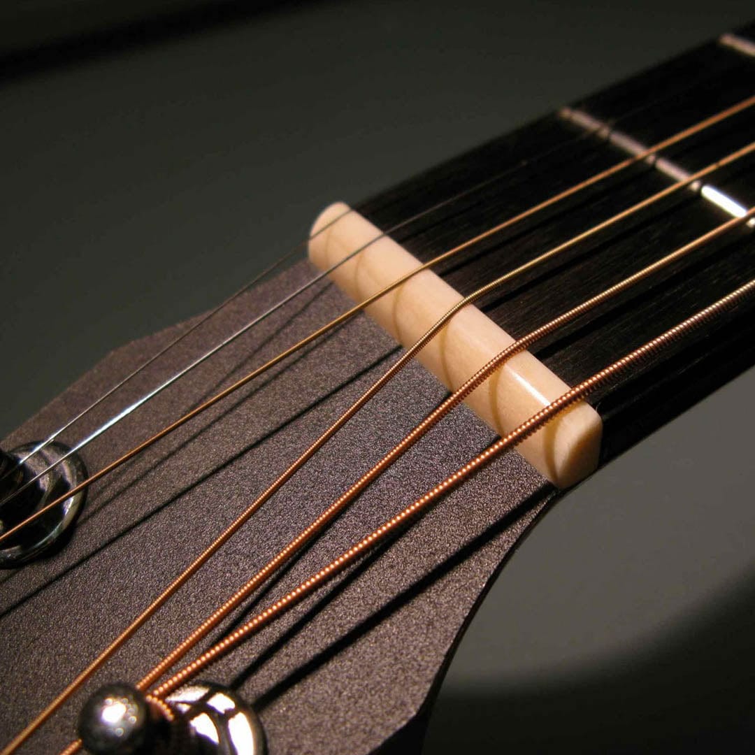 Servicio de instalación de Nut en tienda Quality Guitar Cdmx en Holbein colonia Noche buena