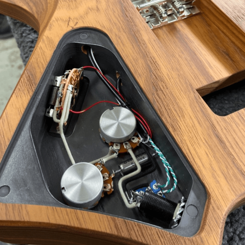 Servicio de Recableado para Instrumentos Quality Guitar Guitar Tech